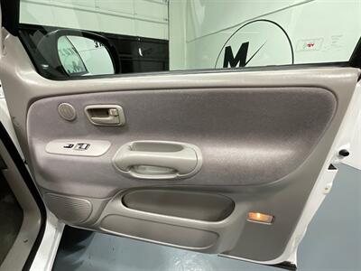 2000 Toyota Tundra SR5 4X4 / 4.7L V8 / LOCAL TRUCK w. ZERO RUST  / Towing Pkg / Extended Cab - Photo 33 - Gladstone, OR 97027