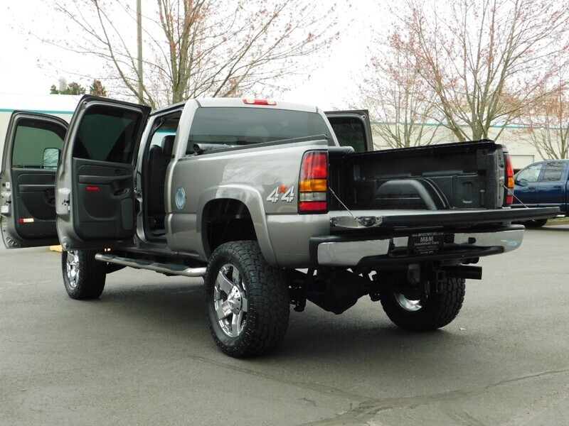 2006 GMC Sierra 2500 SLT 4X4 / 6.6L DURAMAX DIESEL / LBZ MOTOR / LIFTED   - Photo 33 - Portland, OR 97217