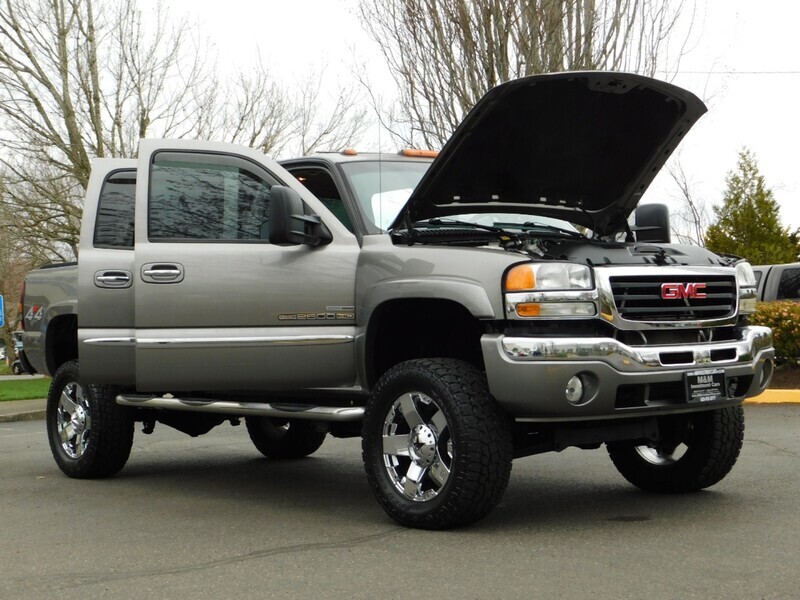 2006 GMC Sierra 2500 SLT 4X4 / 6.6L DURAMAX DIESEL / LBZ MOTOR / LIFTED   - Photo 37 - Portland, OR 97217