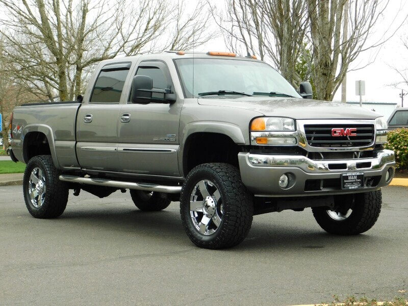 2006 GMC Sierra 2500 SLT 4X4 / 6.6L DURAMAX DIESEL / LBZ MOTOR / LIFTED   - Photo 2 - Portland, OR 97217