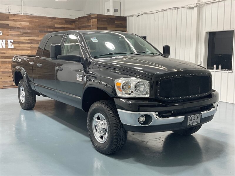 2007 Dodge Ram 2500 SLT MEGACAB 4X4 / 5.9L CUMMINS DIESEL / ZERO RUST  / Rear Airbags - Photo 2 - Gladstone, OR 97027