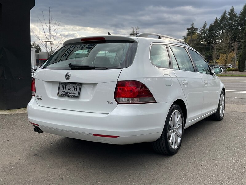 2014 Volkswagen Jetta SportWagen TDI / 4Cyl TURBO DIESEL / 46,000 MILES  /PANORAMA MOONROOF / Leather & Heated Seats / SUPER CLEAN !! - Photo 9 - Gladstone, OR 97027