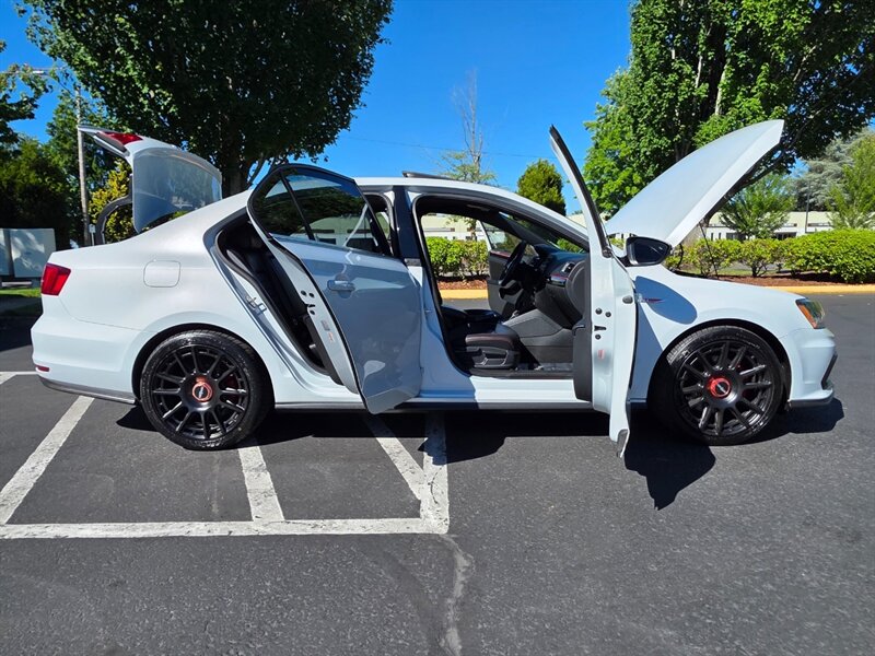 2017 Volkswagen Jetta 2.0T GLI / ROTIFORM WHEELS / PADDLE SHIFTS / 2ND SET OF OEM WHEELS + TIRES - Photo 22 - Portland, OR 97217