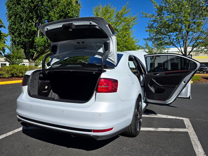 2017 Volkswagen Jetta 2.0T GLI / ROTIFORM WHEELS / PADDLE SHIFTS / 2ND SET OF OEM WHEELS + TIRES - Photo 28 - Portland, OR 97217