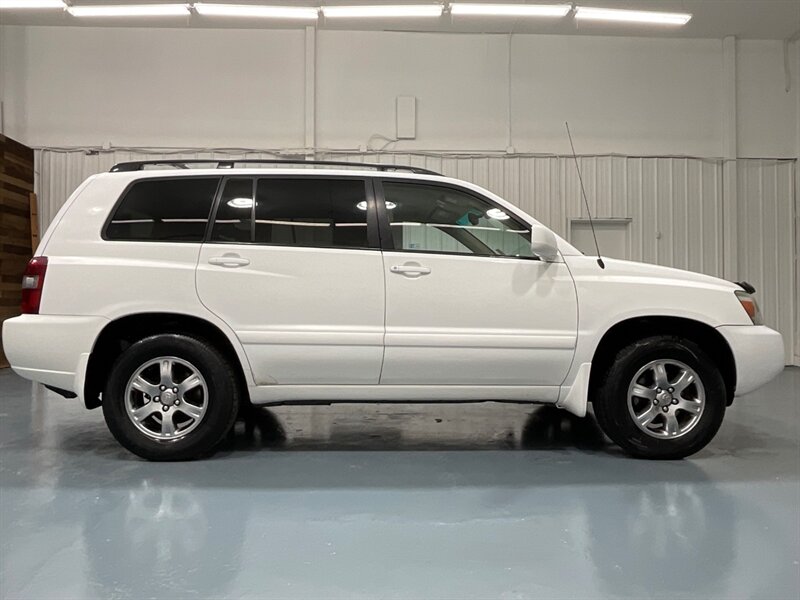 2004 Toyota Highlander Sport Utility AWD 3.3L V6 / BRAND NEW TRES  / 3RD ROW SEAT / RUST FREE - Photo 4 - Gladstone, OR 97027