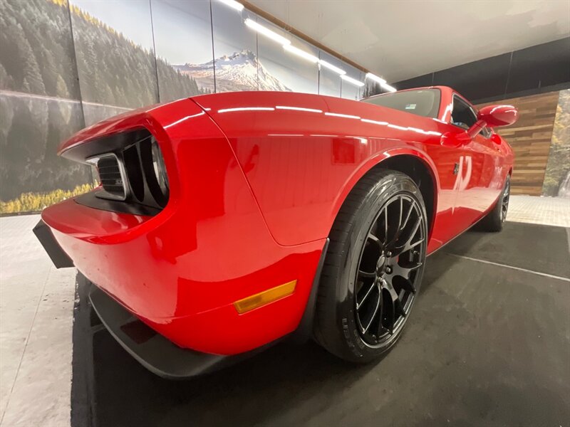 2009 Dodge Challenger SRT8 Coupe / 6.1L HEMI V8 / 6-SPEED / 63K MILES  / LOCAL CAR / HEATED SEATS / SUNROOF - Photo 9 - Gladstone, OR 97027