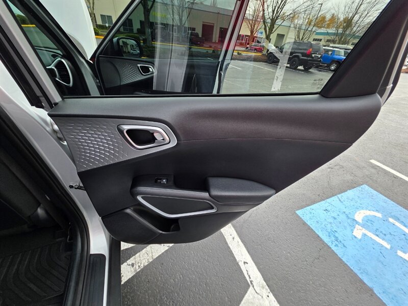 2020 Kia Soul WAGON Apple CarPlay & Android Auto NEW LOCAL TRADE 4-CYL 2.0L Back-Up CAM / Excellent Condition - Photo 36 - Portland, OR 97217
