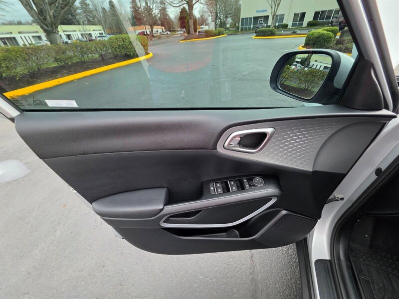 2020 Kia Soul WAGON Apple CarPlay & Android Auto NEW LOCAL TRADE 4-CYL 2.0L Back-Up CAM / Excellent Condition - Photo 33 - Portland, OR 97217