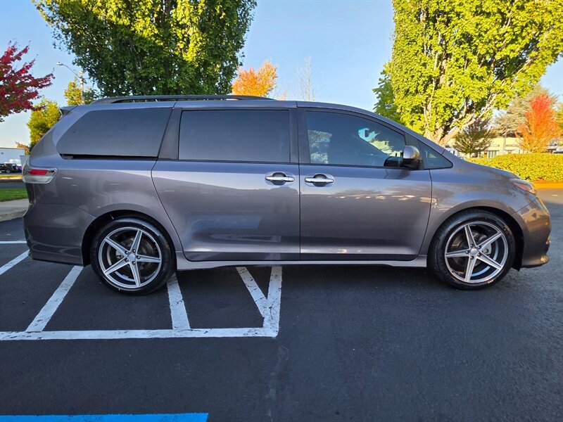2017 Toyota Sienna Sienna SE 8-Passenger Minivan / 3rd Seats / DVD / CAM / HEATED LEATHER / SERVICE RECORDS / 78K MILES ONLY !!! - Photo 4 - Portland, OR 97217