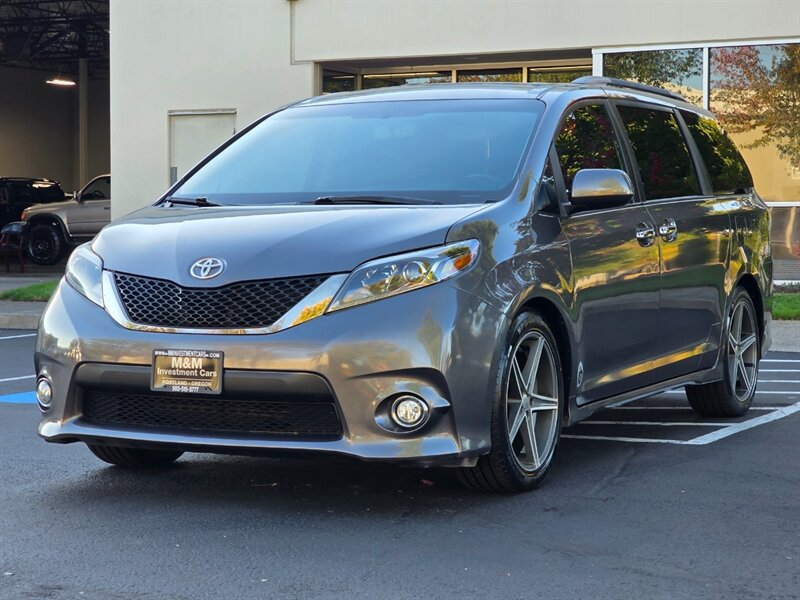 2017 Toyota Sienna Sienna SE 8-Passenger Minivan / 3rd Seats / DVD / CAM / HEATED LEATHER / SERVICE RECORDS / 78K MILES ONLY !!! - Photo 1 - Portland, OR 97217