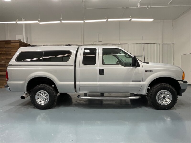 2001 Ford F-250 XLT 4X4 / 7.3L DIESEL / 6-SPEED MANUAL / 1-OWNER  / ZERO RUST - Photo 4 - Gladstone, OR 97027