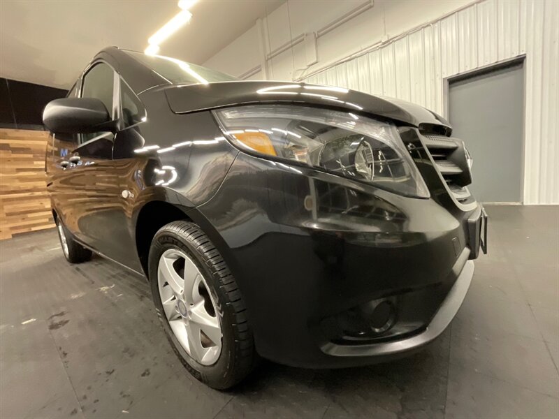 2017 Mercedes-Benz Metris Passenger Minivan / Leather / 3RD SEAT/48,000 MILE  1-OWNER LOCAL OREGON VAN / Backup Camera - Photo 10 - Gladstone, OR 97027