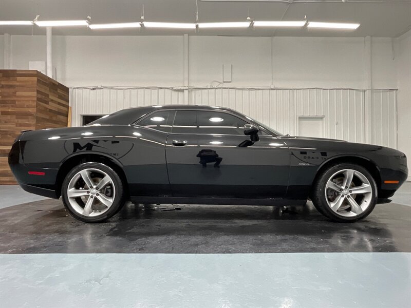 2015 Dodge Challenger R/T Coupe / 5.7L V8 HEMI / 6-SPEED / 56K MILES   - Photo 4 - Gladstone, OR 97027