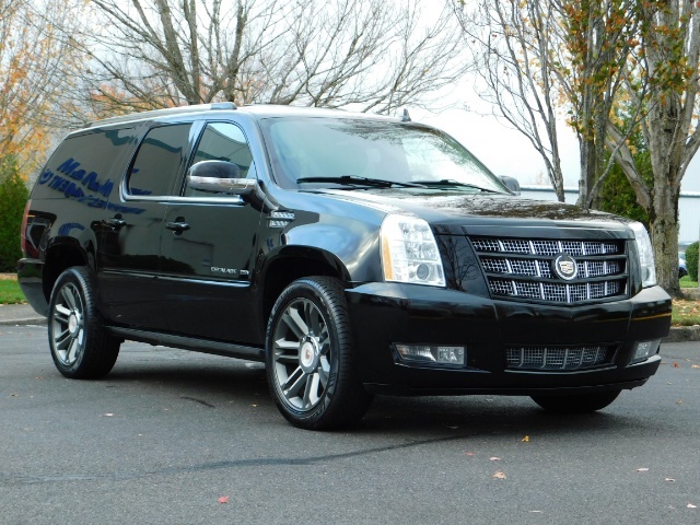 2013 Cadillac Escalade ESV / PREMIUM Edition / AWD / LONG WHEEL BASE !!   - Photo 2 - Portland, OR 97217