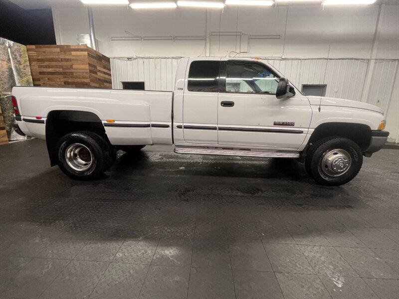 1999 Dodge Ram 3500 Laramie SLT 4X4 / 5.9L CUMMINS DIESEL / DUALLY  BRAND NEW TIRES / LEATHER / DUALLY / 135,000 MILES / RUST FREE - Photo 4 - Gladstone, OR 97027