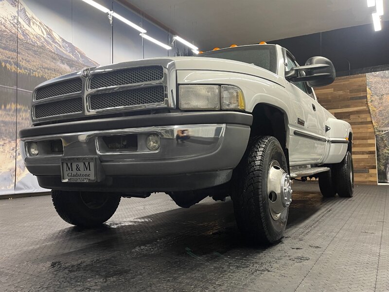 1999 Dodge Ram 3500 Laramie SLT 4X4 / 5.9L CUMMINS DIESEL / DUALLY  BRAND NEW TIRES / LEATHER / DUALLY / 135,000 MILES / RUST FREE - Photo 9 - Gladstone, OR 97027