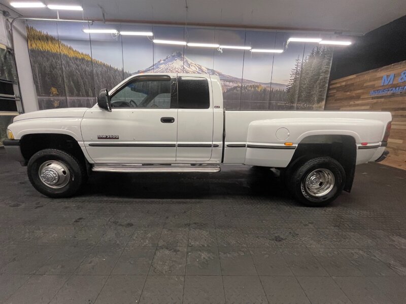 1999 Dodge Ram 3500 Laramie SLT 4X4 / 5.9L CUMMINS DIESEL / DUALLY  BRAND NEW TIRES / LEATHER / DUALLY / 135,000 MILES / RUST FREE - Photo 3 - Gladstone, OR 97027