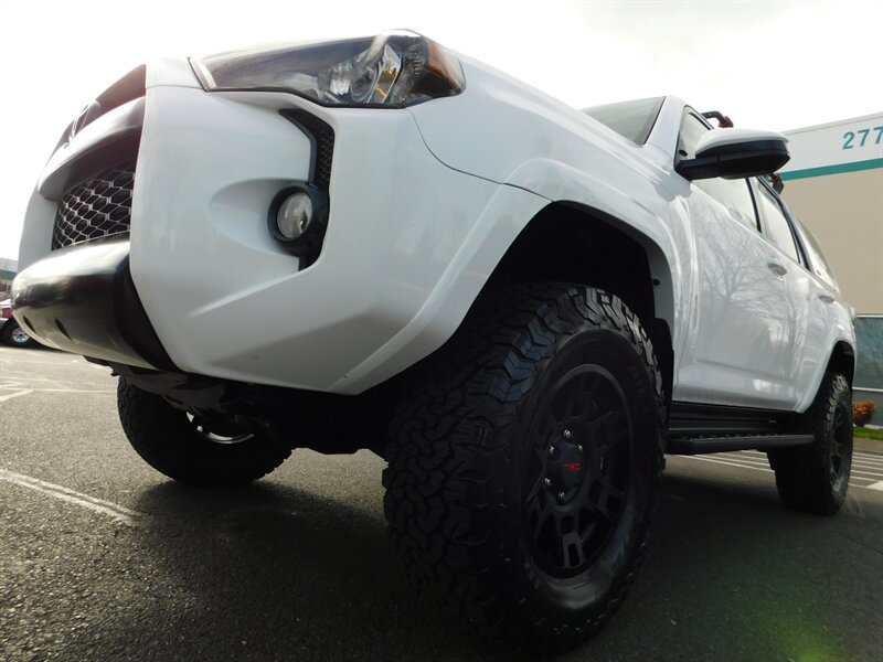 2019 Toyota 4Runner SR5 TRD UPGRADED / 4WD / Leather / LIFTED LIFTED   - Photo 9 - Portland, OR 97217