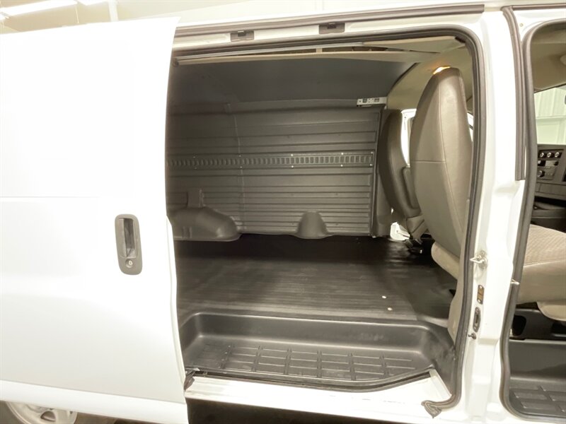 2014 Chevrolet Express Cargo Van 2500 / 4.8L V8 / 1-OWNER / Excel Cond  / SUPER CLEAN CARGO VAN - Photo 16 - Gladstone, OR 97027