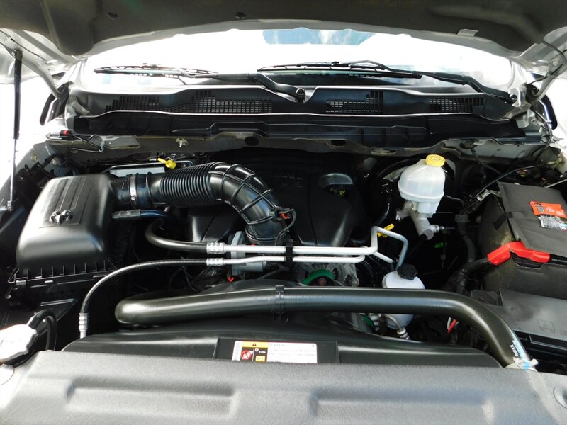 2012 RAM 1500 ST Crew Cab 4X4 5.7L HEMI / Dual Exhaust / CLEAN   - Photo 32 - Portland, OR 97217