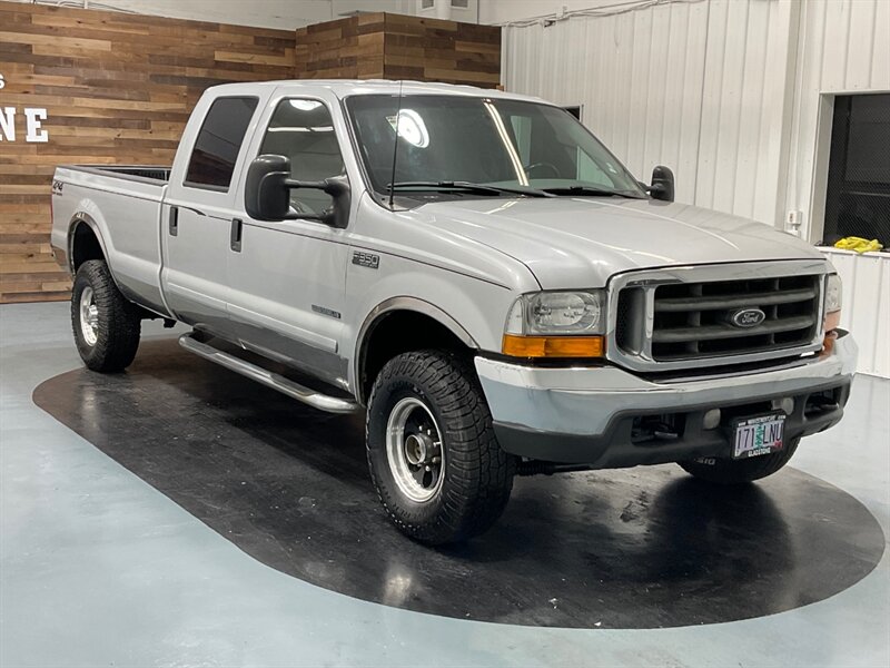 2001 Ford F-350 XLT Crew Cab 4X4 / 7.3L DIESEL / LOW MILES  / NO RUST - Photo 2 - Gladstone, OR 97027