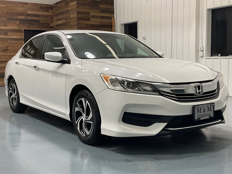 2016 Honda Accord LX SEDAN / 4 DR 2.4L 4 CYL / LOCAL / Backup Cam / LOCAL ZERO RUST - Photo 2 - Gladstone, OR 97027