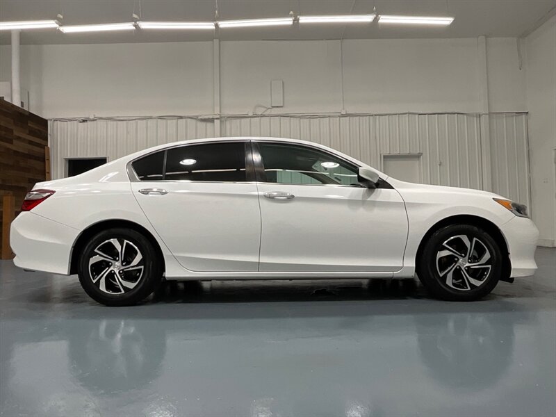 2016 Honda Accord LX SEDAN / 4 DR 2.4L 4 CYL / LOCAL / Backup Cam / LOCAL ZERO RUST - Photo 4 - Gladstone, OR 97027