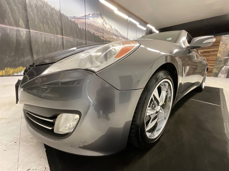 2011 Hyundai Genesis Coupe 3.8L Grand Touring/ Navi / Sunroof / Leather  / Heated Seats / Excel Cond - Photo 9 - Gladstone, OR 97027