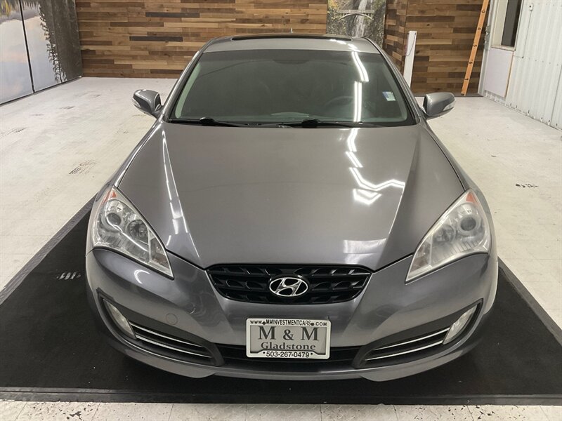 2011 Hyundai Genesis Coupe 3.8L Grand Touring/ Navi / Sunroof / Leather  / Heated Seats / Excel Cond - Photo 5 - Gladstone, OR 97027