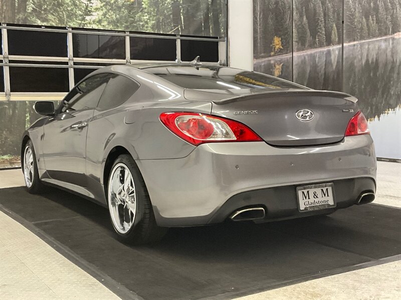 2011 Hyundai Genesis Coupe 3.8L Grand Touring/ Navi / Sunroof / Leather  / Heated Seats / Excel Cond - Photo 7 - Gladstone, OR 97027