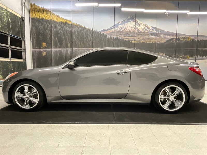 2011 Hyundai Genesis Coupe 3.8L Grand Touring/ Navi / Sunroof / Leather  / Heated Seats / Excel Cond - Photo 3 - Gladstone, OR 97027