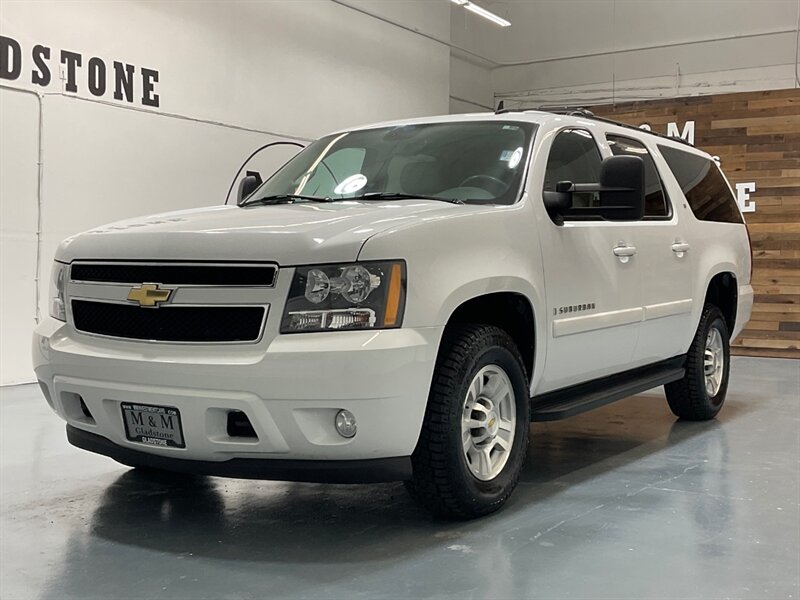 2008 Chevrolet Suburban LS 2500 / 4x4 / 6.0L / 1-Owner Local / ALMOST NEW  / RUST FREE / SUPER LOW MILES 59k - Photo 1 - Gladstone, OR 97027