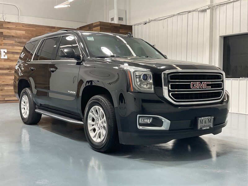 2017 GMC Yukon SLT 4X4 / 5.3L V8 / Leather w. Heated & Cooled  Seat / Excel Cond - Photo 52 - Gladstone, OR 97027