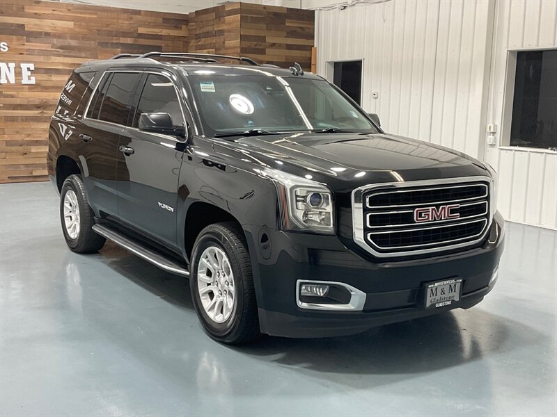 2017 GMC Yukon SLT 4X4 / 5.3L V8 / Leather w. Heated & Cooled  Seat / Excel Cond - Photo 2 - Gladstone, OR 97027