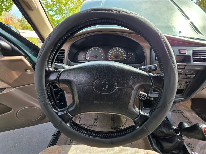 1999 Toyota 4Runner 4X4 V6/ 5-SPEED MANUAL / TIMING BELT DONE / LIFTED / 3.4 L / NEW TIRES / NEW LIFT / ZERO RUST !! - Photo 38 - Portland, OR 97217