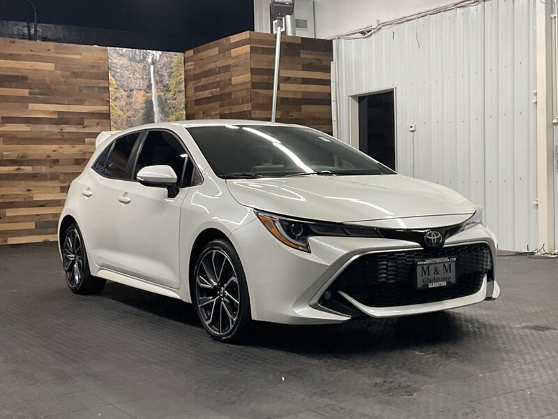 2019 Toyota Corolla XSE HATCHBACK / LEATHER / 1-OWNER / 6-SPEED   - Photo 2 - Gladstone, OR 97027