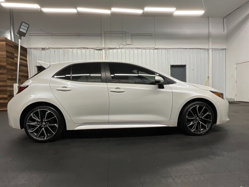 2019 Toyota Corolla XSE HATCHBACK / LEATHER / 1-OWNER / 6-SPEED   - Photo 4 - Gladstone, OR 97027