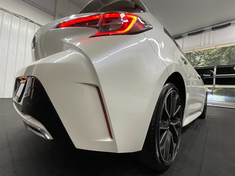 2019 Toyota Corolla XSE HATCHBACK / LEATHER / 1-OWNER / 6-SPEED   - Photo 12 - Gladstone, OR 97027