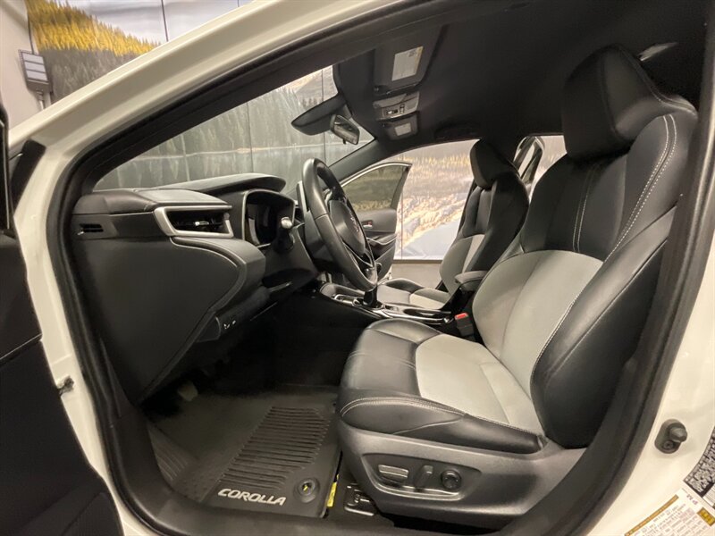 2019 Toyota Corolla XSE HATCHBACK / LEATHER / 1-OWNER / 6-SPEED   - Photo 13 - Gladstone, OR 97027