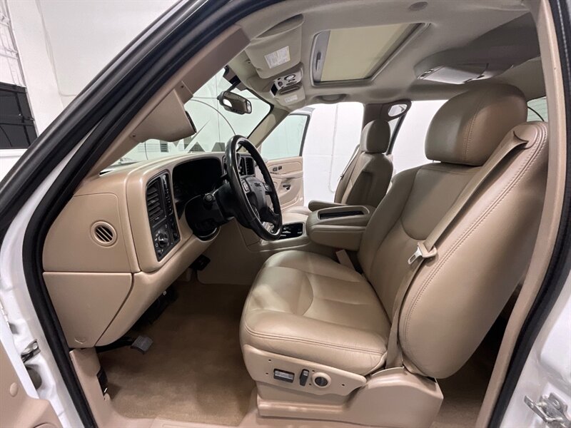 2006 GMC Sierra 3500 SLT /LONG BED / ZERO RUST / LEATHER HEATED SEATS - Photo 12 - Gladstone, OR 97027
