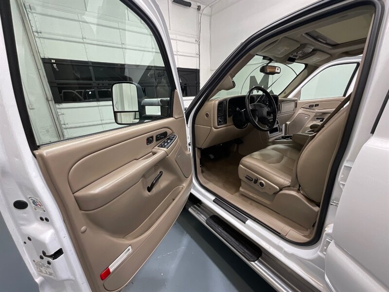 2006 GMC Sierra 3500 SLT /LONG BED / ZERO RUST / LEATHER HEATED SEATS - Photo 32 - Gladstone, OR 97027