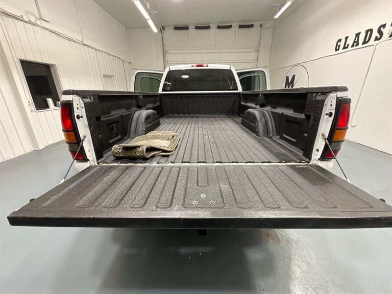 2006 GMC Sierra 3500 SLT /LONG BED / ZERO RUST / LEATHER HEATED SEATS - Photo 11 - Gladstone, OR 97027