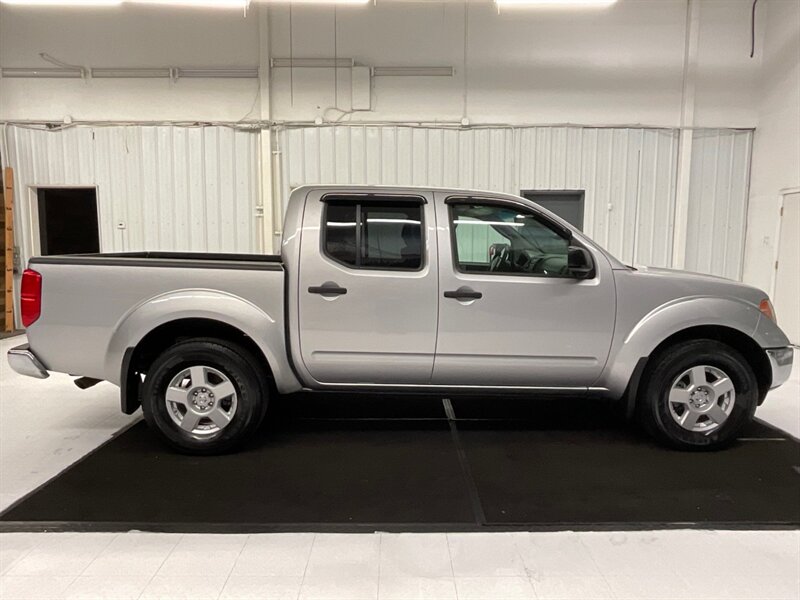 2006 Nissan Frontier SE Crew Cab 4X4 / 4.0L V6 / LOCAL TRUCK  / Towing Package / Spray in bed liner / RUST FREE / 157,000 MILES - Photo 4 - Gladstone, OR 97027