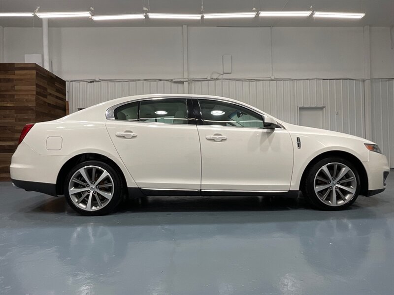 2009 Lincoln MKS Luxury Sedan AWD/ 3.7L V6/ Leather/ Navi / Camera / Sunroof / Heated Seats - Photo 4 - Gladstone, OR 97027