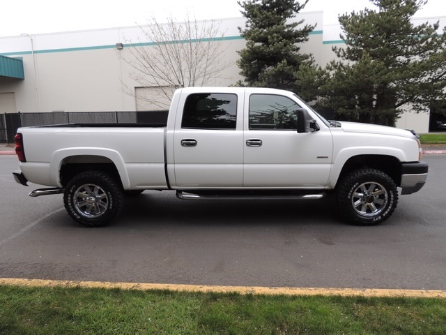 2005 Chevrolet Silverado 2500 LS/Crew Cab/4WD/DURAMAX DIESEL/ Navigation   - Photo 4 - Portland, OR 97217