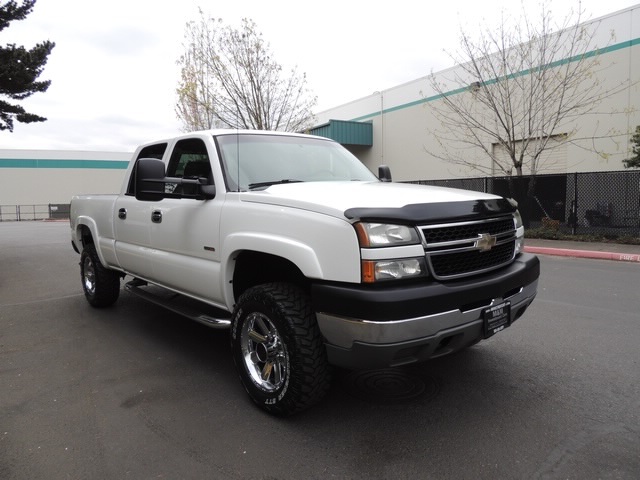 2005 Chevrolet Silverado 2500 LS/Crew Cab/4WD/DURAMAX DIESEL/ Navigation   - Photo 2 - Portland, OR 97217