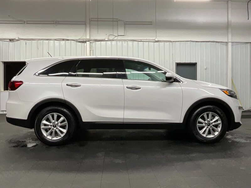 2020 Kia Sorento LX V6 Sport Utility / 3RD ROW SEAT / 38,000 MILES  Backup Camera / BRAND NEW TIRES - Photo 4 - Gladstone, OR 97027