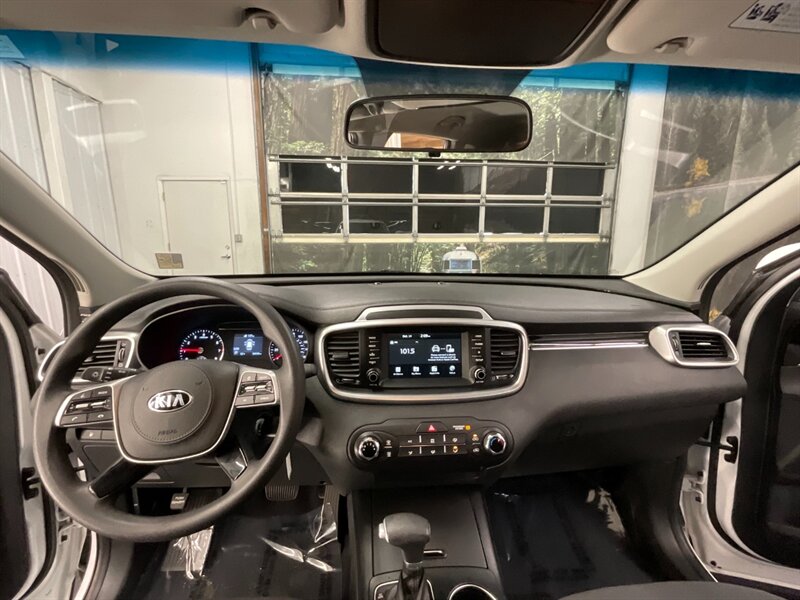 2020 Kia Sorento LX V6 Sport Utility / 3RD ROW SEAT / 38,000 MILES  Backup Camera / BRAND NEW TIRES - Photo 32 - Gladstone, OR 97027