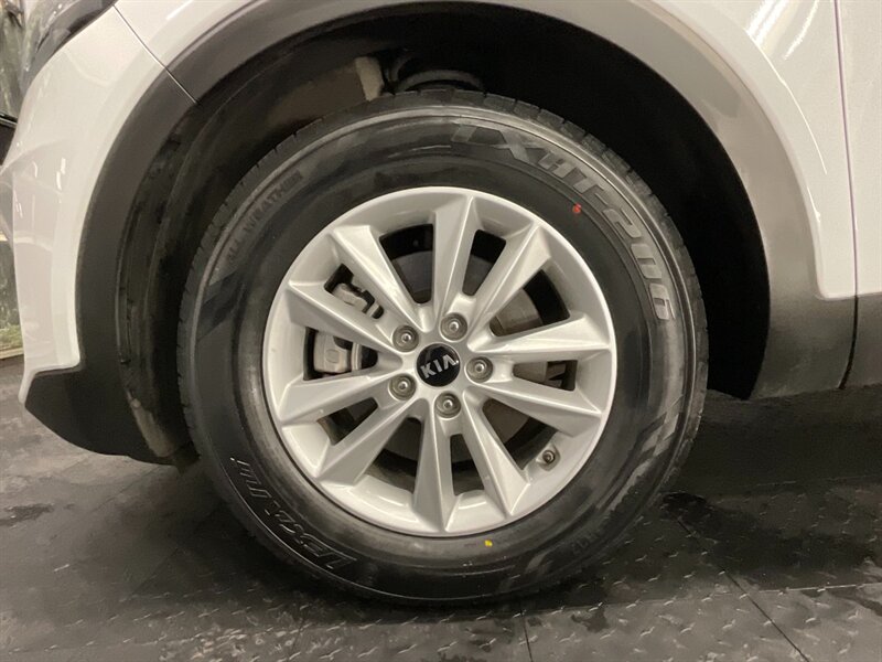 2020 Kia Sorento LX V6 Sport Utility / 3RD ROW SEAT / 38,000 MILES  Backup Camera / BRAND NEW TIRES - Photo 23 - Gladstone, OR 97027