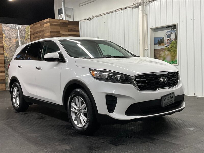 2020 Kia Sorento LX V6 Sport Utility / 3RD ROW SEAT / 38,000 MILES  Backup Camera / BRAND NEW TIRES - Photo 2 - Gladstone, OR 97027